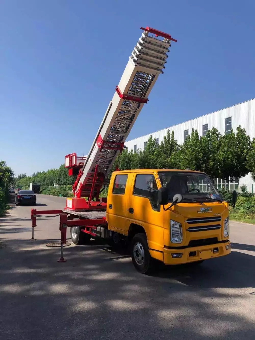 宁波奉化附近的云梯车出租服务：轻松解决高空作业需求